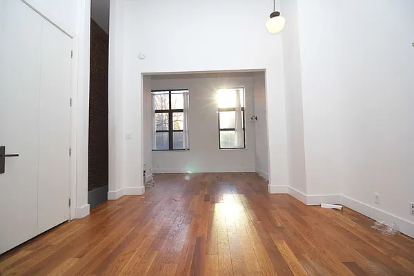 Rented by Nooklyn NYC LLC | media 31