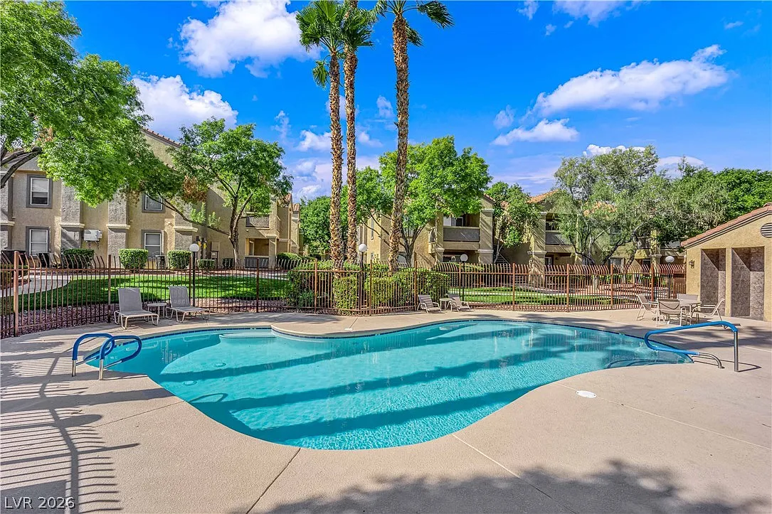 2 bed, 2.0 bath, 960 sqft, $1,350 — Photo 1