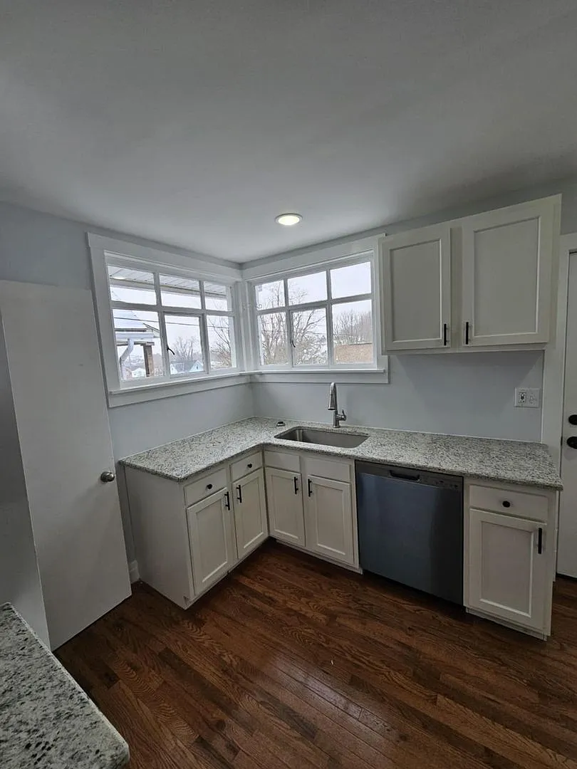 **3-Bedroom, 2-Bathroom House for Rent** — Photo 3