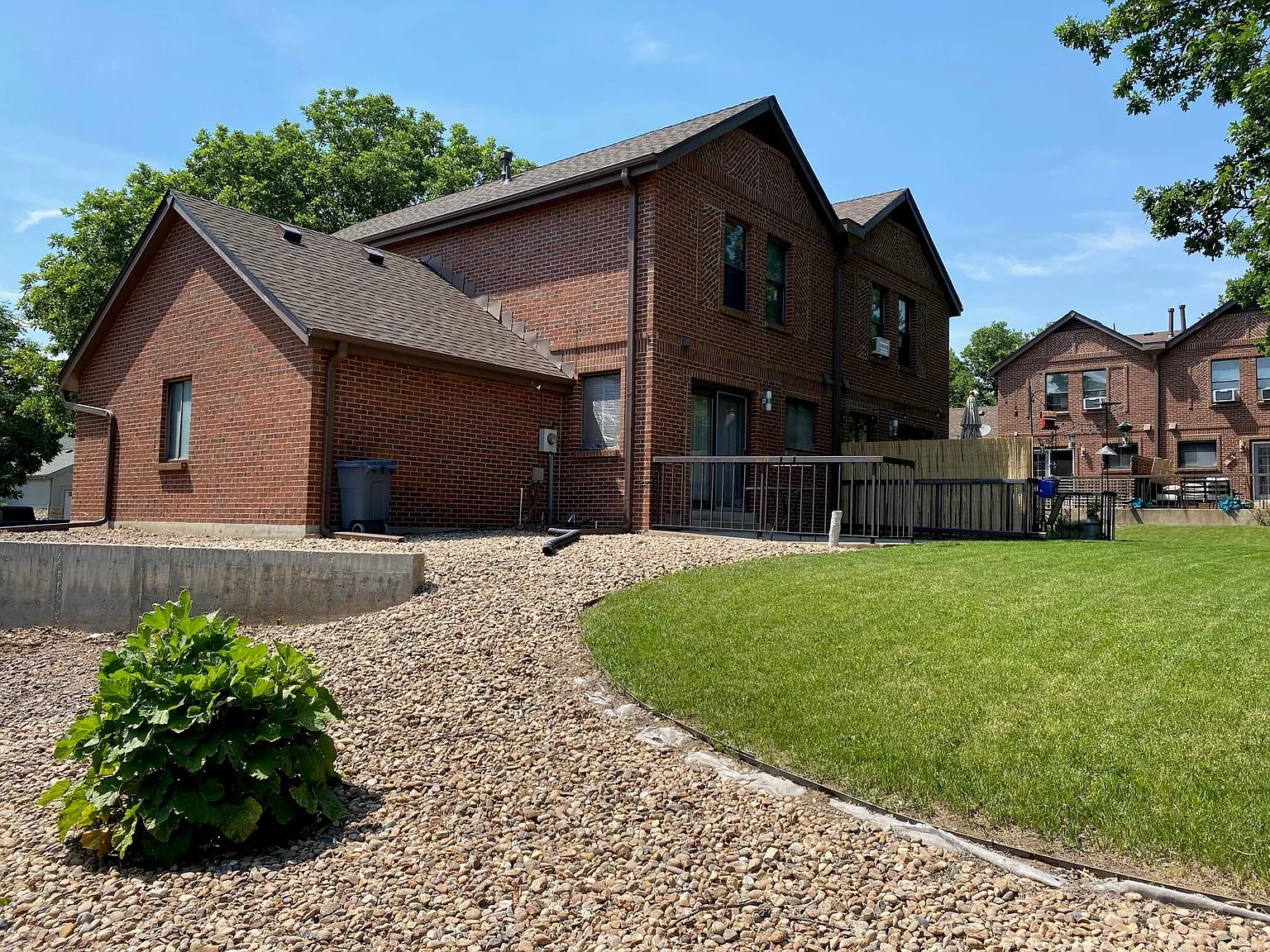 2 bed, 2.5 bath, 1295 sqft, $2,500 — Photo 4