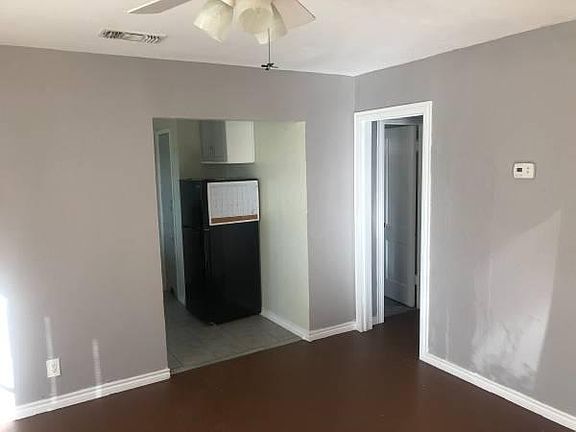 3rd image of 2726 Brentwood Dr