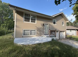 224 SW Kingscross Rd, Blue Springs, MO 64014