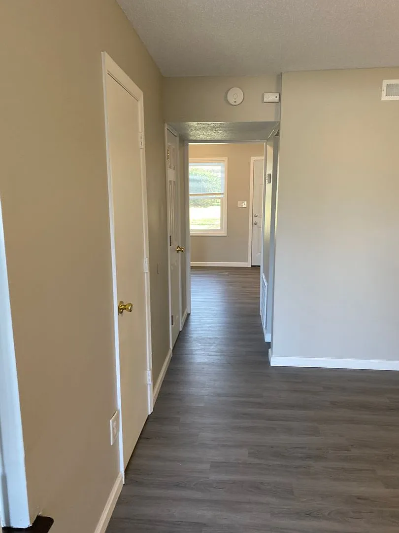 Hoyle Drive — Photo 4
