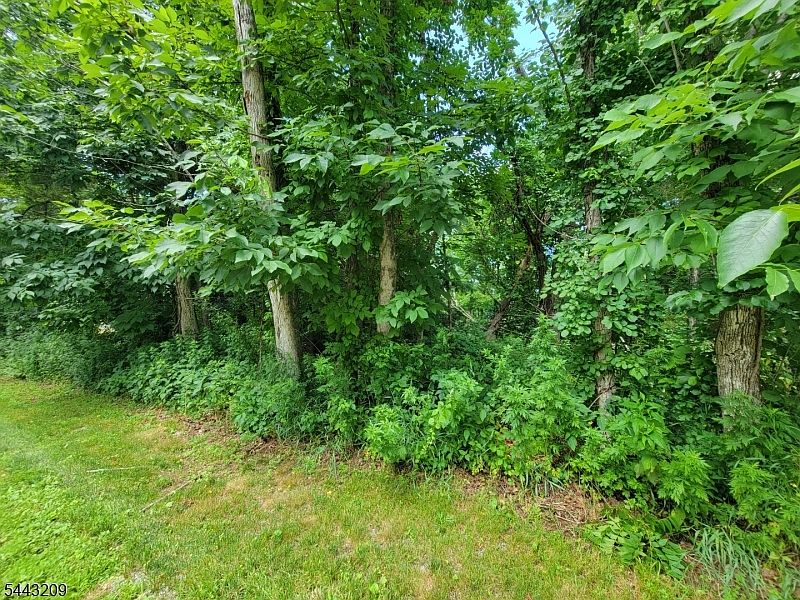 1st image of 104 Armstrong Rd
