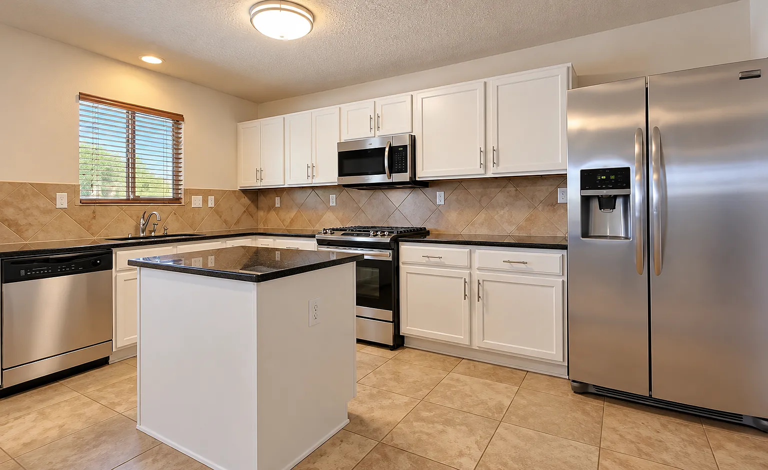 3 bed, 2.5 bath, 1986 sqft, $2,100 — Photo 3