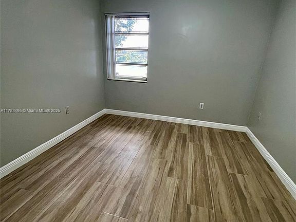5th image of 13922 Kendale Lakes Dr