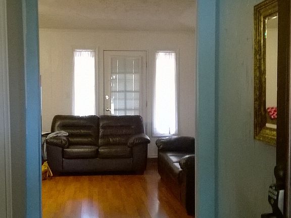 entry view to family room