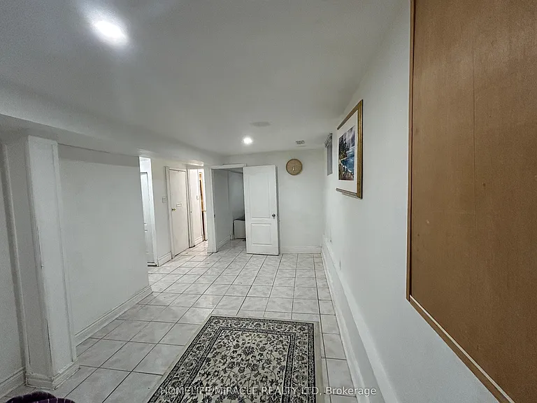 568 Oakwood Ave #BASEMENT — Photo 3