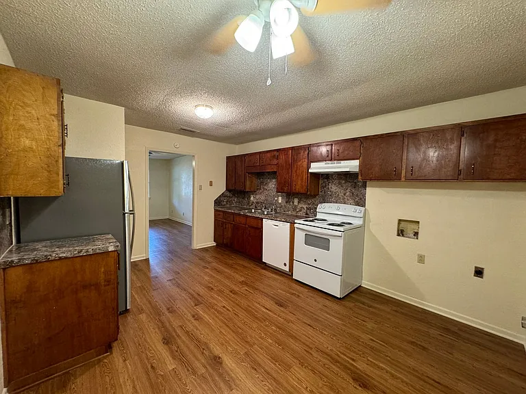 1115 White Ave — Photo 8