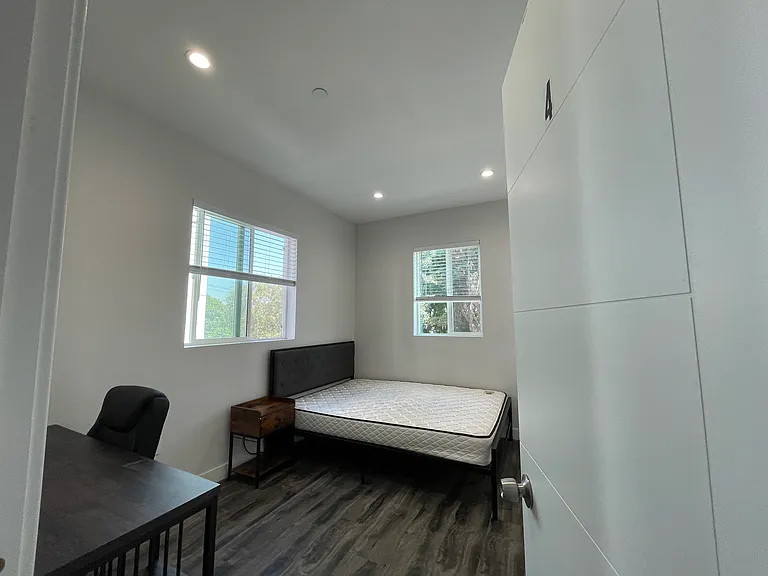 1640 1/2 N Soto St #1640 — Photo 13