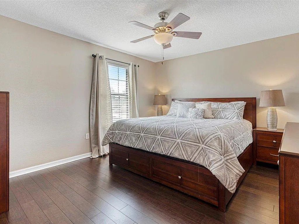 6 bed, 3203 sqft, $3,195 — Photo 4