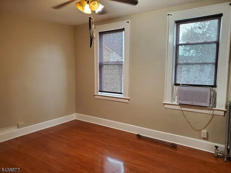 15 Westervelt Pl — Photo 8
