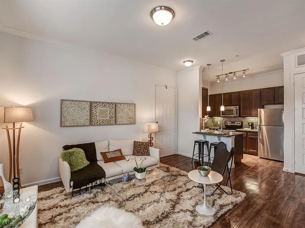 1 bed, 1.0 bath, 608 sqft, $1,044 — Photo 4
