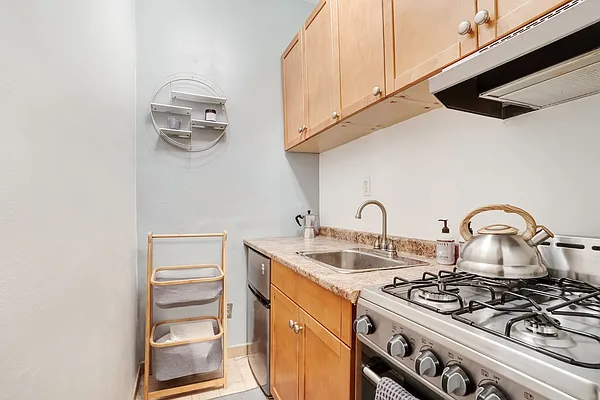 Rented by Bond New York | media 27