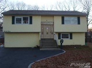 23 Roosevelt Ave, Greenlawn, NY 11740