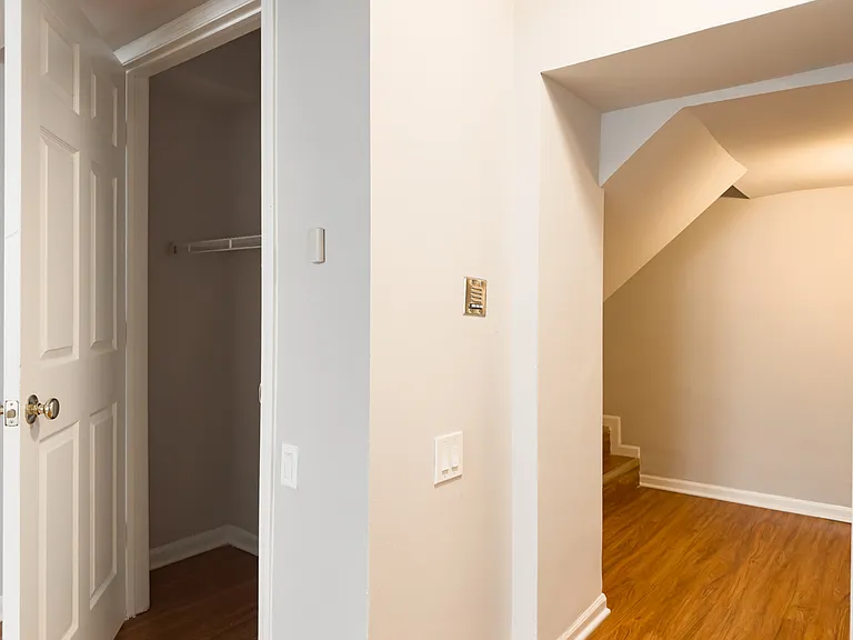 5748 N Winthrop Ave #100 — Photo 5