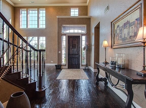3rd image of 8001 Oak Creek Ln