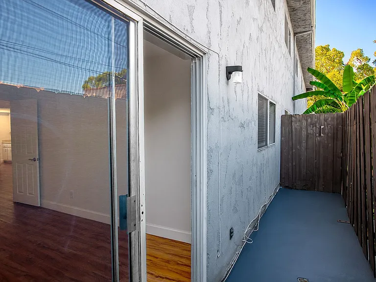 616 W Wilson Ave — Photo 18