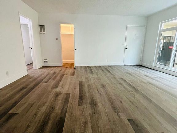 4th image of 3850 Potomac Ave #3