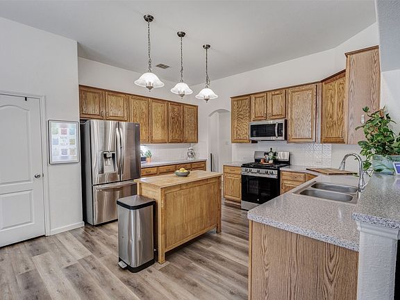 5th image of 2505 Persimmon Dr