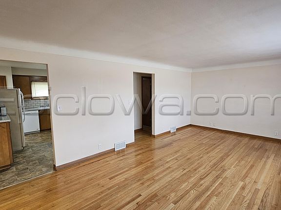 4th image of 401 31st St NW