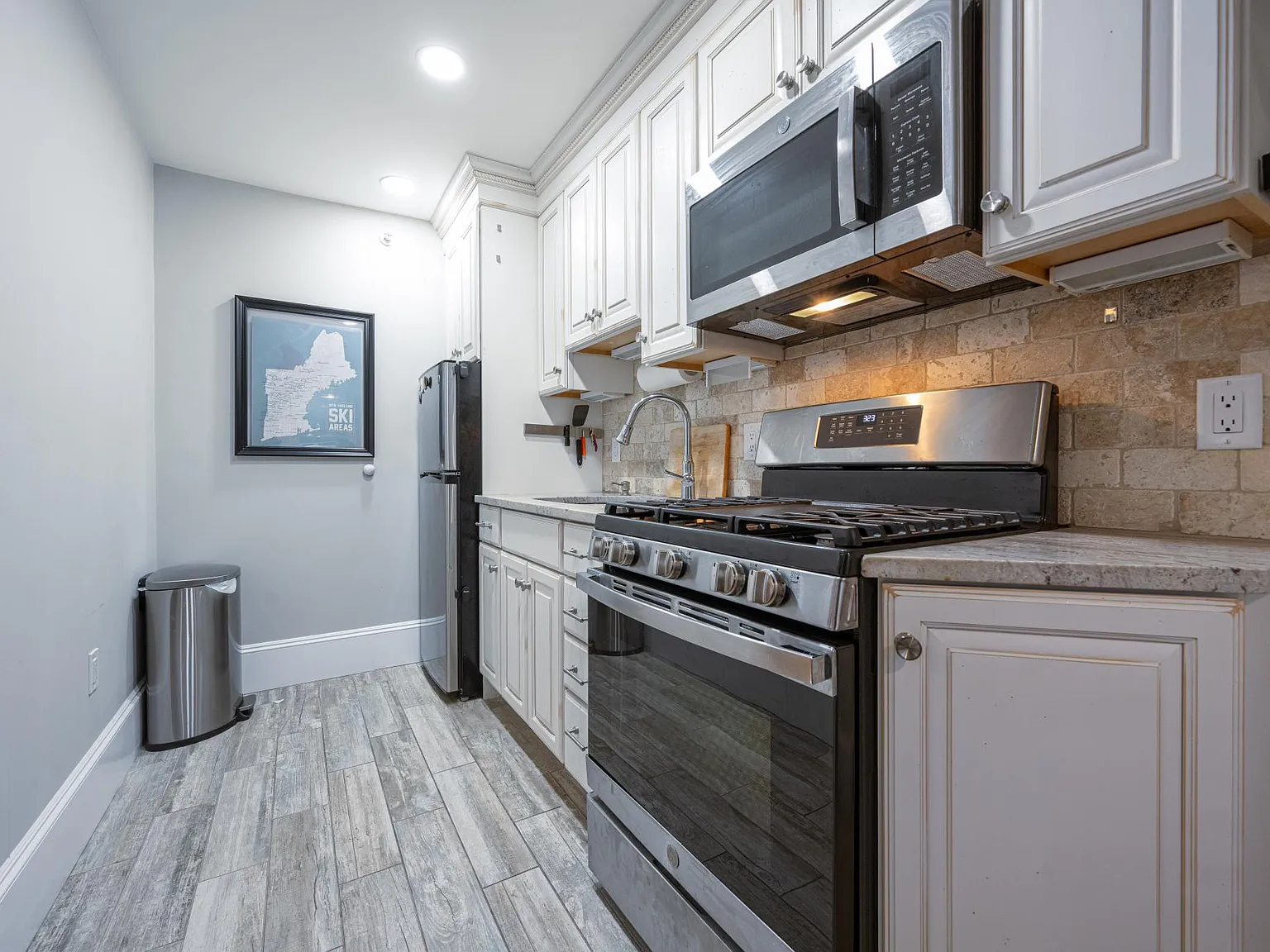 Studio, 400 sqft, $2,350 — Photo 3