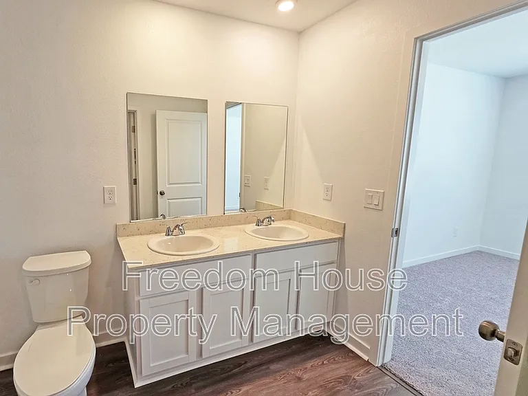 663 E Huyana Wind Dr — Photo 41