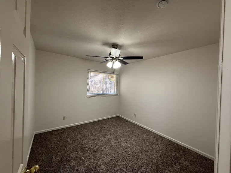 2136 Southgate Dr — Photo 24