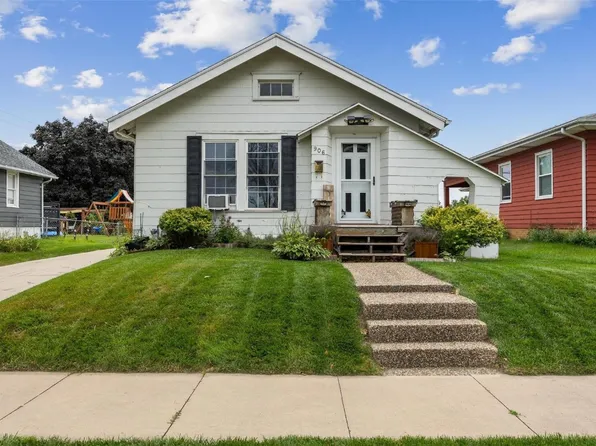906 M Ave NW, Cedar Rapids, IA 52405