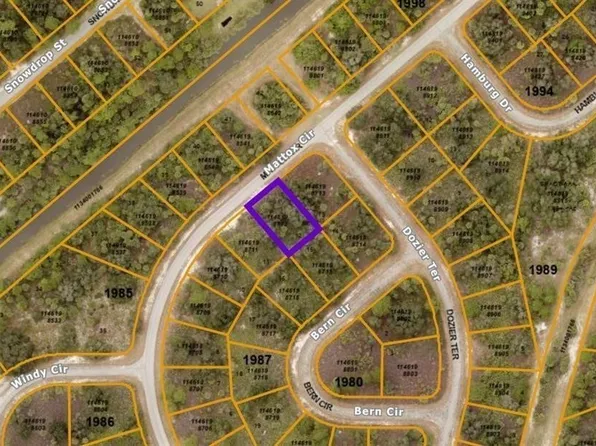 Mattox Cir, North Port, FL 34288