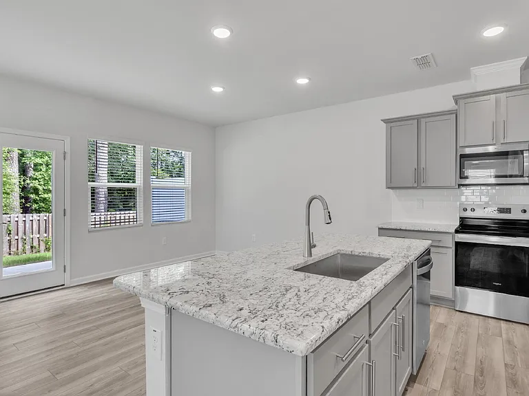 840 McKenzie Park Ter — Photo 22