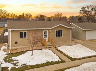 219 N Cedar St, Lennox, SD 57039