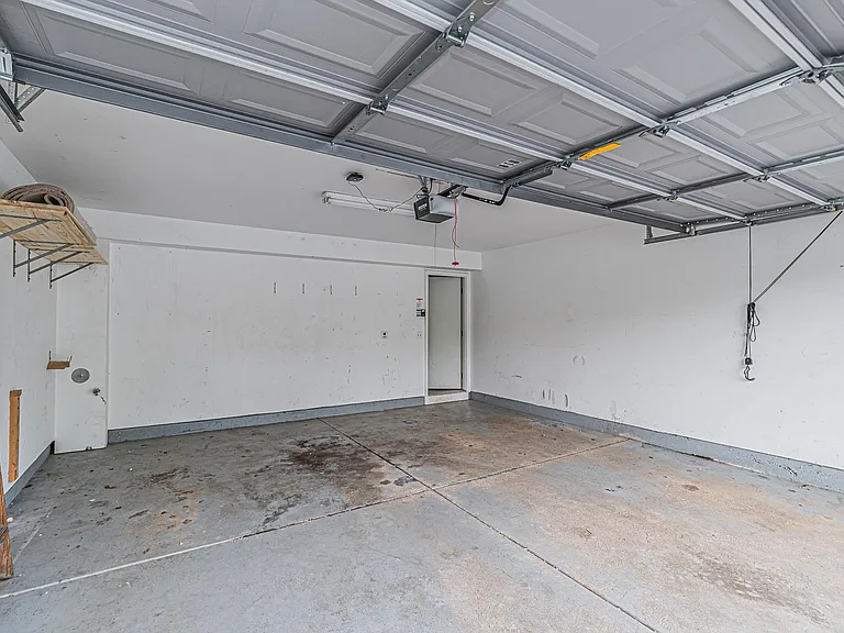 1060 Ellsworth Dr — Photo 30