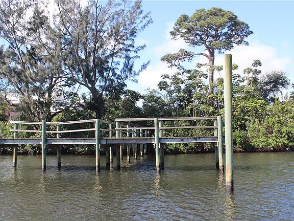 4th image of 2863 SE Saint Lucie Blvd