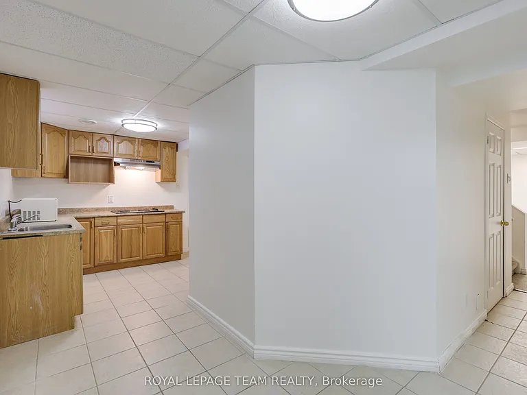 35 Norgold Cres — Photo 48