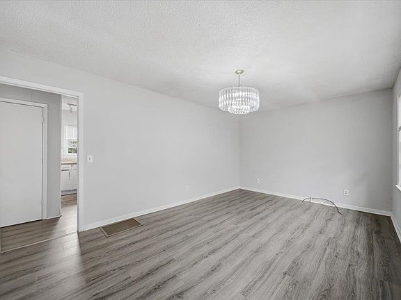 5th image of 102 Abrams St