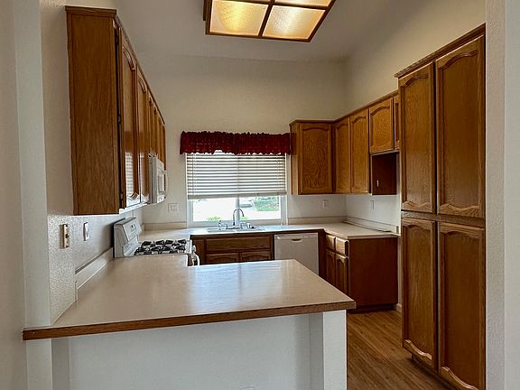 3rd image of 976 Padbury Ct