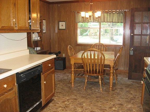 4th image of 1560 Main St