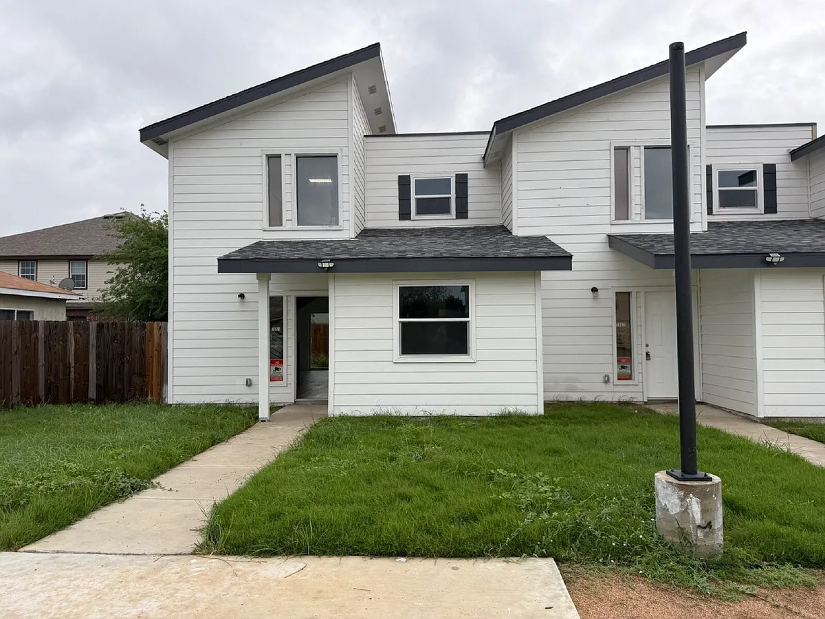 Building Photo - 7651 Oak Chase