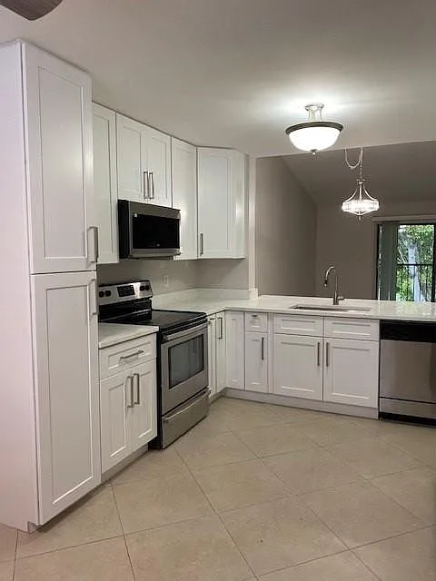 2 bed, 2.0 bath, 1218 sqft, $2,300 — Photo 2
