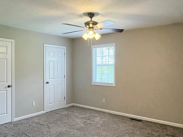 3259 Spring Hollow Ave — Photo 7
