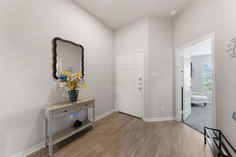 Stylish 3-Bed Home with Island Kitchen, Private Patio & Fenced Yard in Seguin — Photo 4