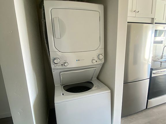 4th image of 3067 N Park Way #305