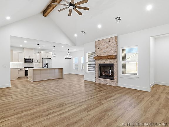 3rd image of 1900 Boxer Ln