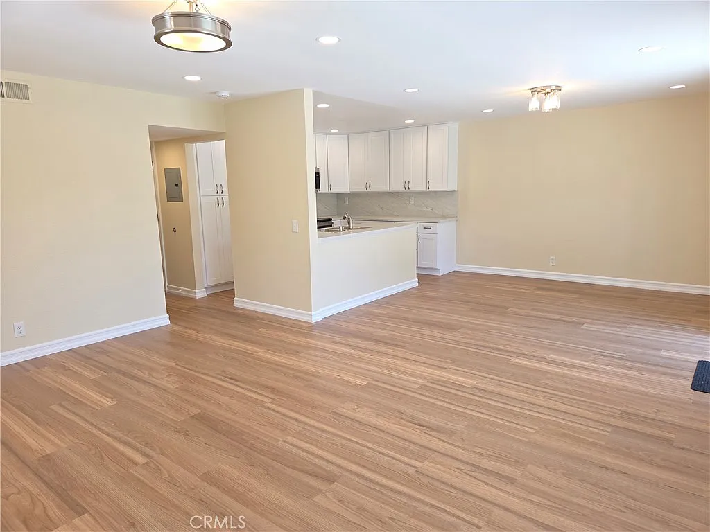 3 bed, 1144 sqft, $4,000 — Photo 3