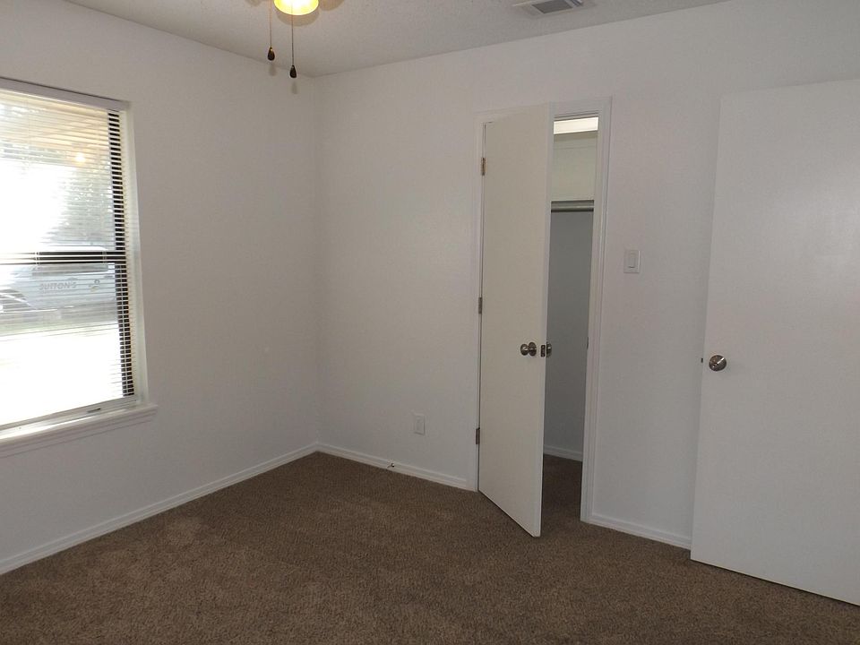 1st image of 15997 Shoshone Dr