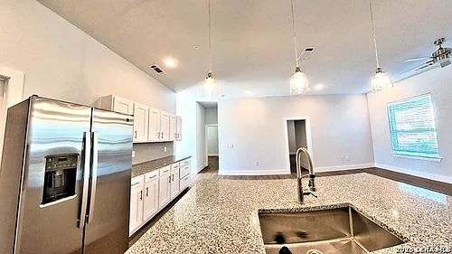 330 E Carson St #1203 Photo 1