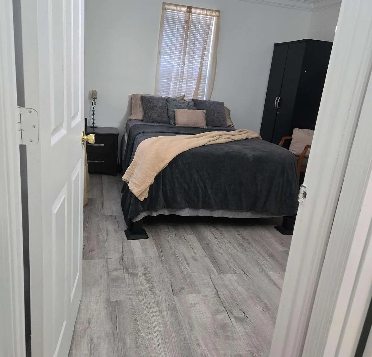 1 bed, 1.0 bath, 1760 sqft, $1,000 — Photo 3