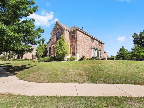 Greenbelt next to the house and also behind the house for lots of privacy!