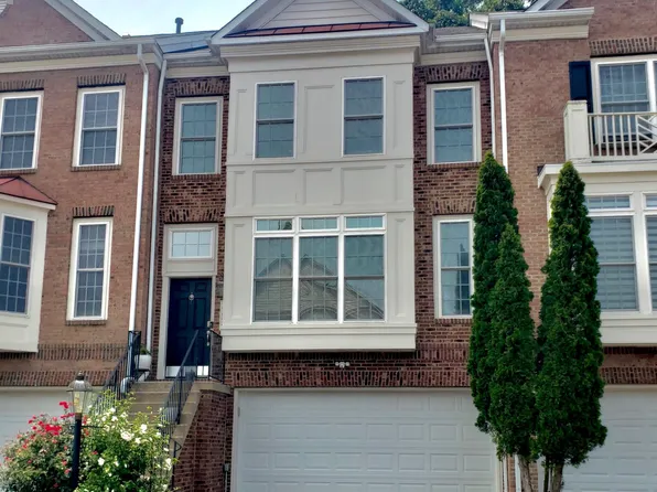 17570 Victoria Falls Dr, Dumfries, VA 22025